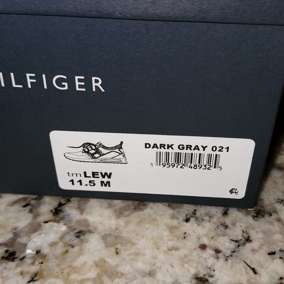 TOMMY HILFIGER NWT MENS DARK GRAY LEW KNIT SNEAKERS - Picture 7 of 10